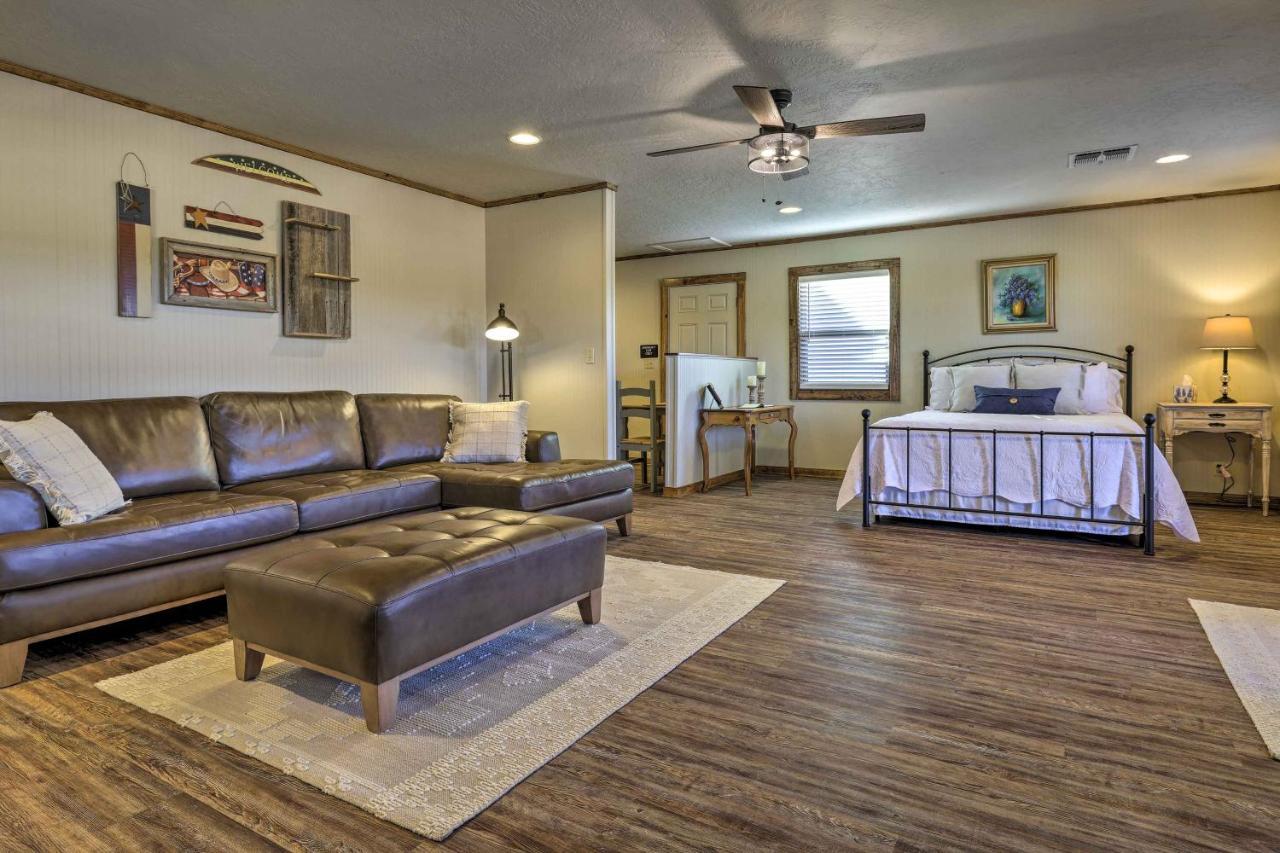 Cozy Fredericksburg Studio Near Wineries! エクステリア 写真