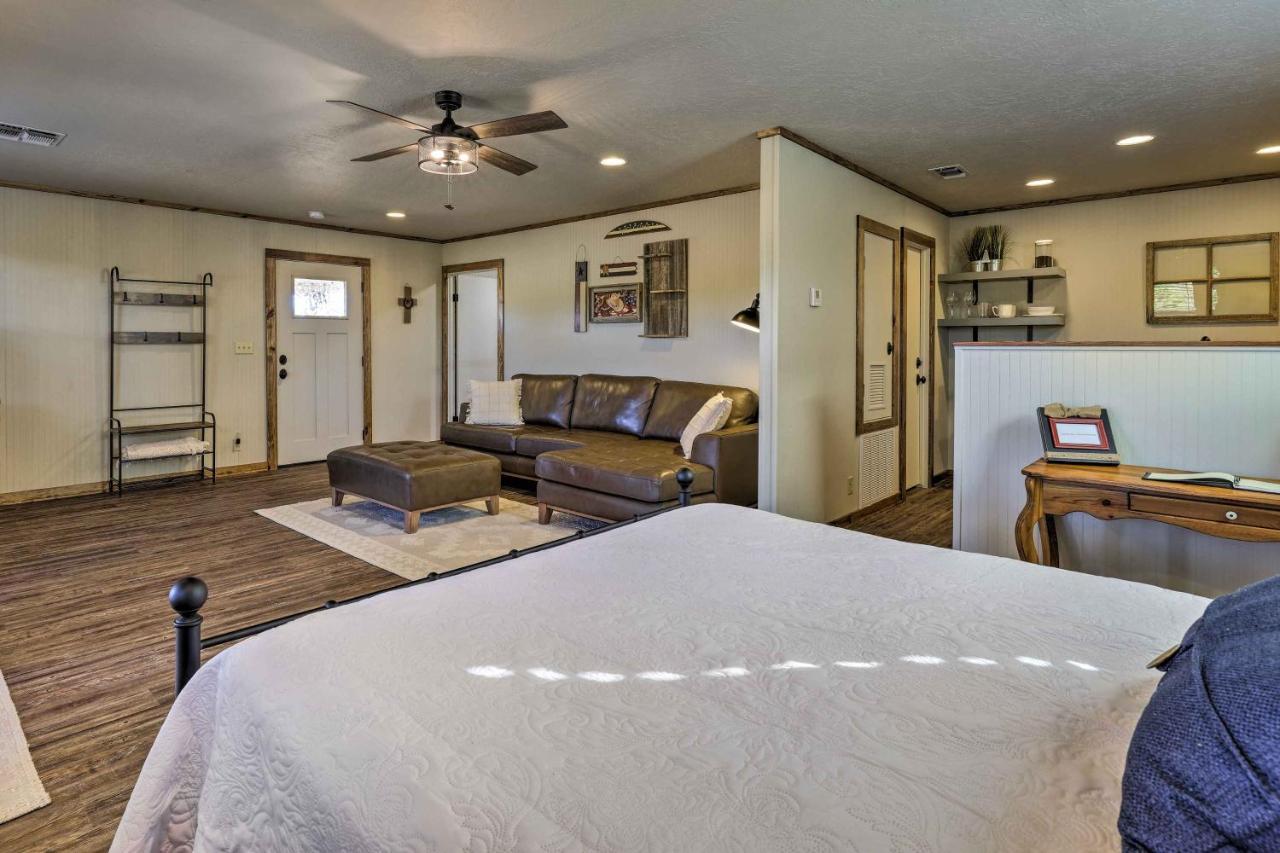 Cozy Fredericksburg Studio Near Wineries! エクステリア 写真