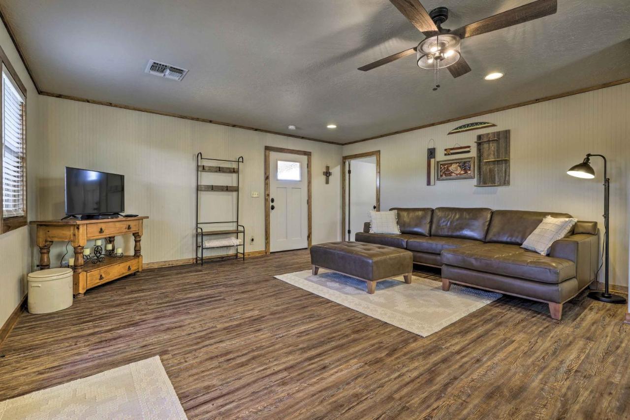 Cozy Fredericksburg Studio Near Wineries! エクステリア 写真