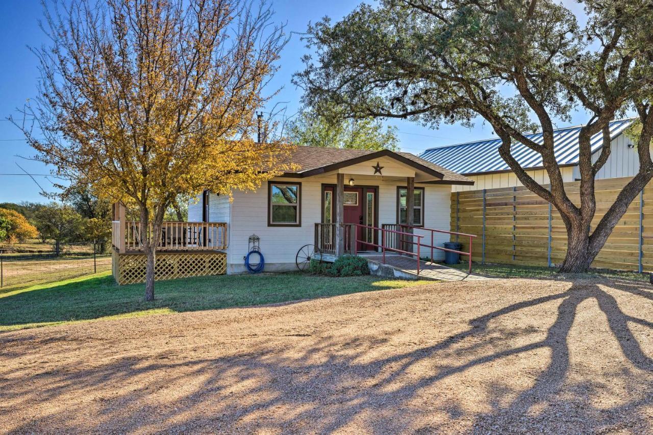 Cozy Fredericksburg Studio Near Wineries! エクステリア 写真