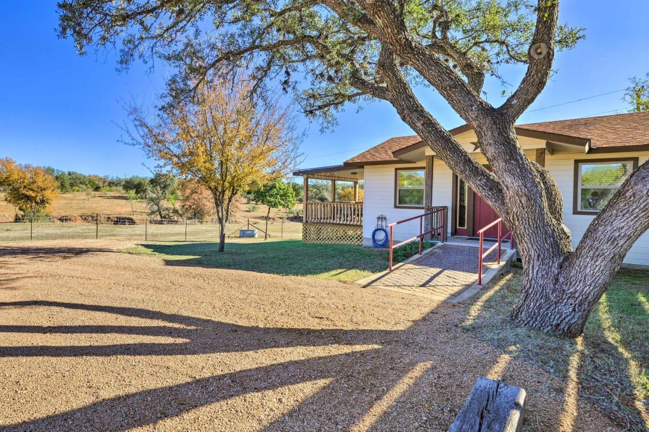 Cozy Fredericksburg Studio Near Wineries! エクステリア 写真