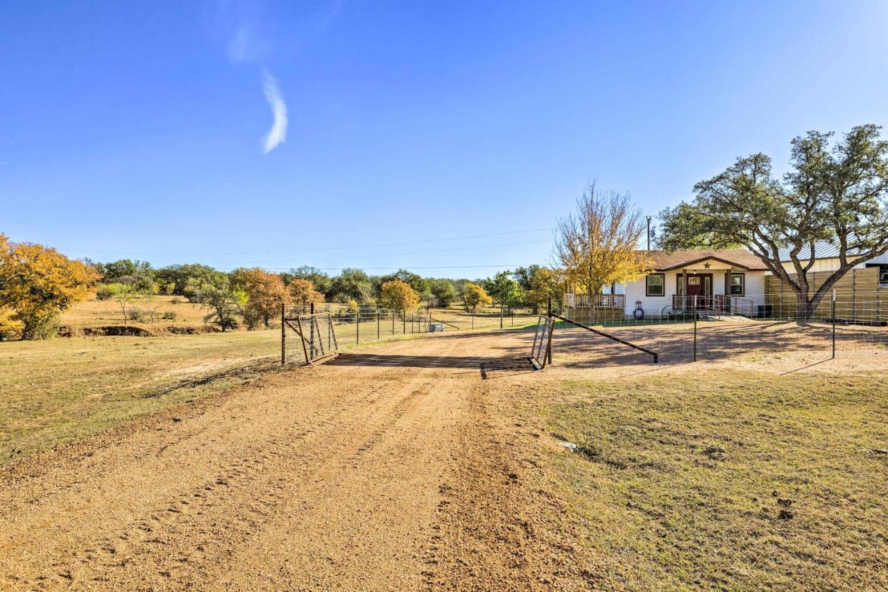 Cozy Fredericksburg Studio Near Wineries! エクステリア 写真