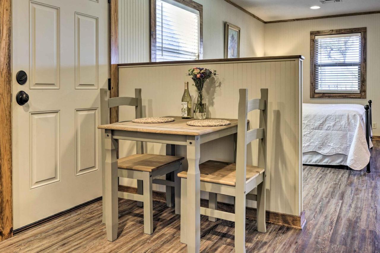 Cozy Fredericksburg Studio Near Wineries! エクステリア 写真
